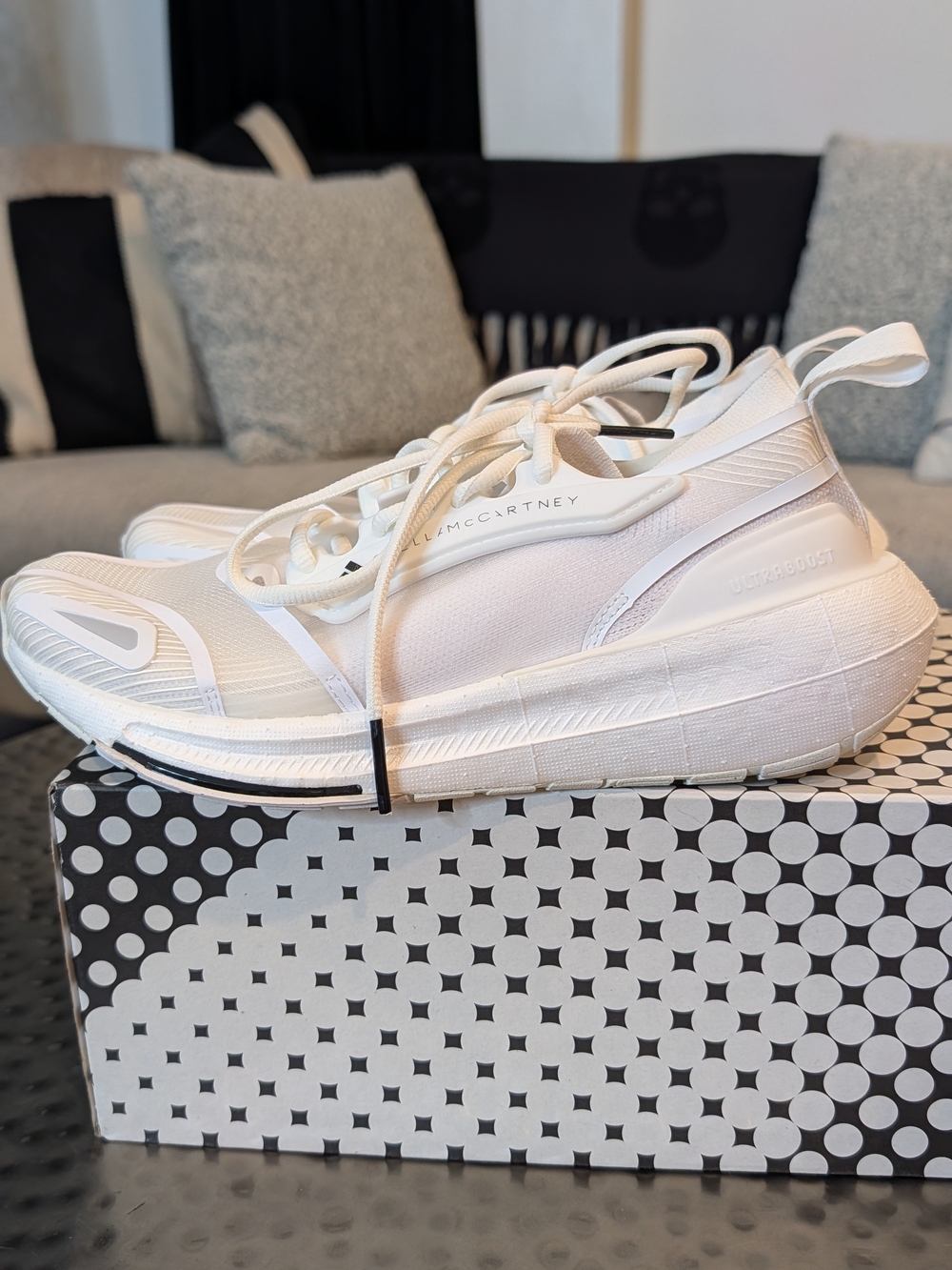 adidas by Stella McCartney Women's White Lightweight Trainer - Picture 6 of 8